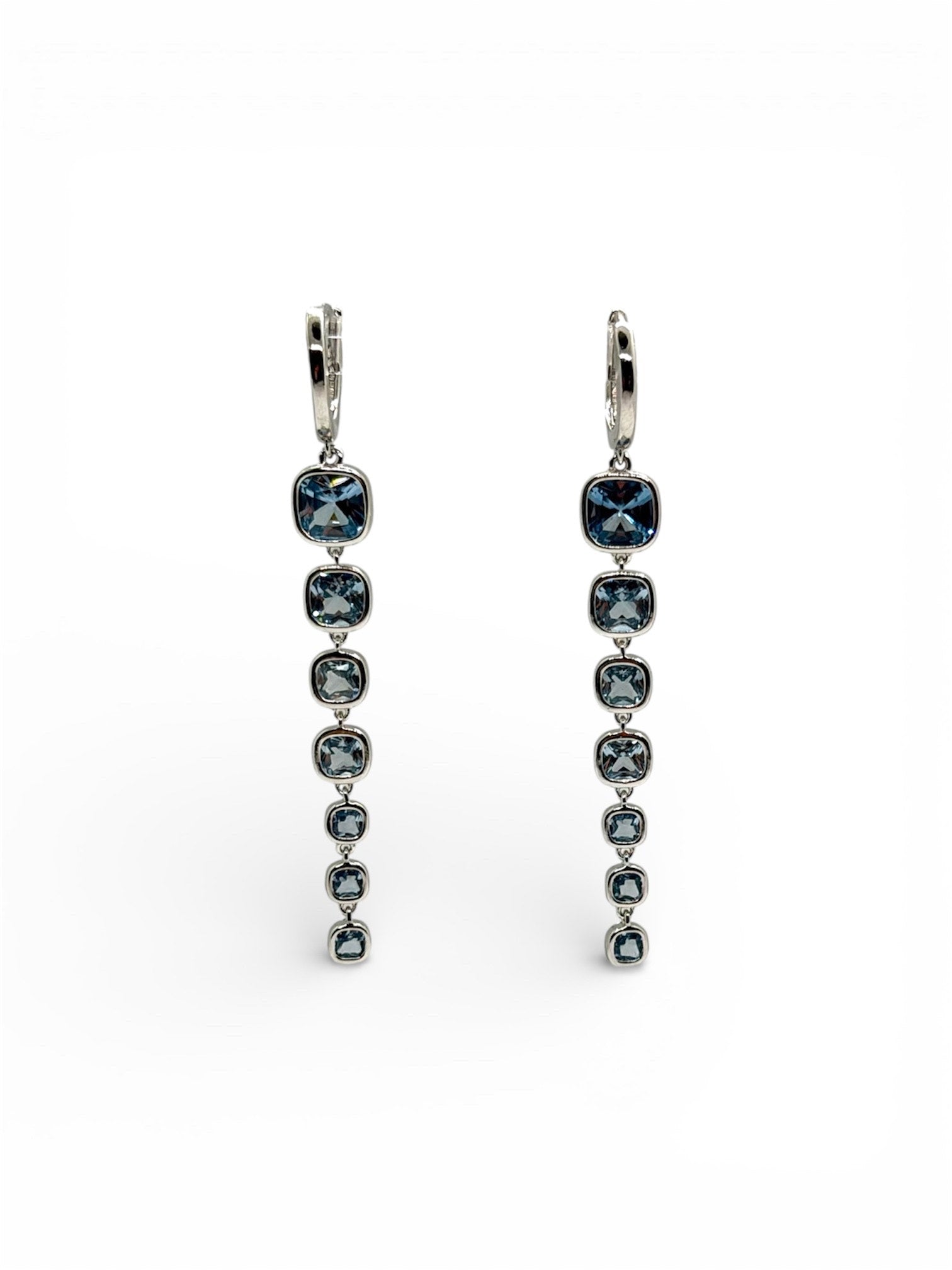 ORECCHINI IN ARGENTO 925 RODIATO E 7 ZIRCONI AZZURRI  